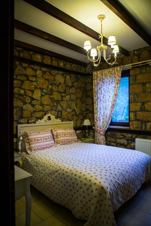 Archontiko Emmanouilidi Suites Káto Loutrákion Esterno foto