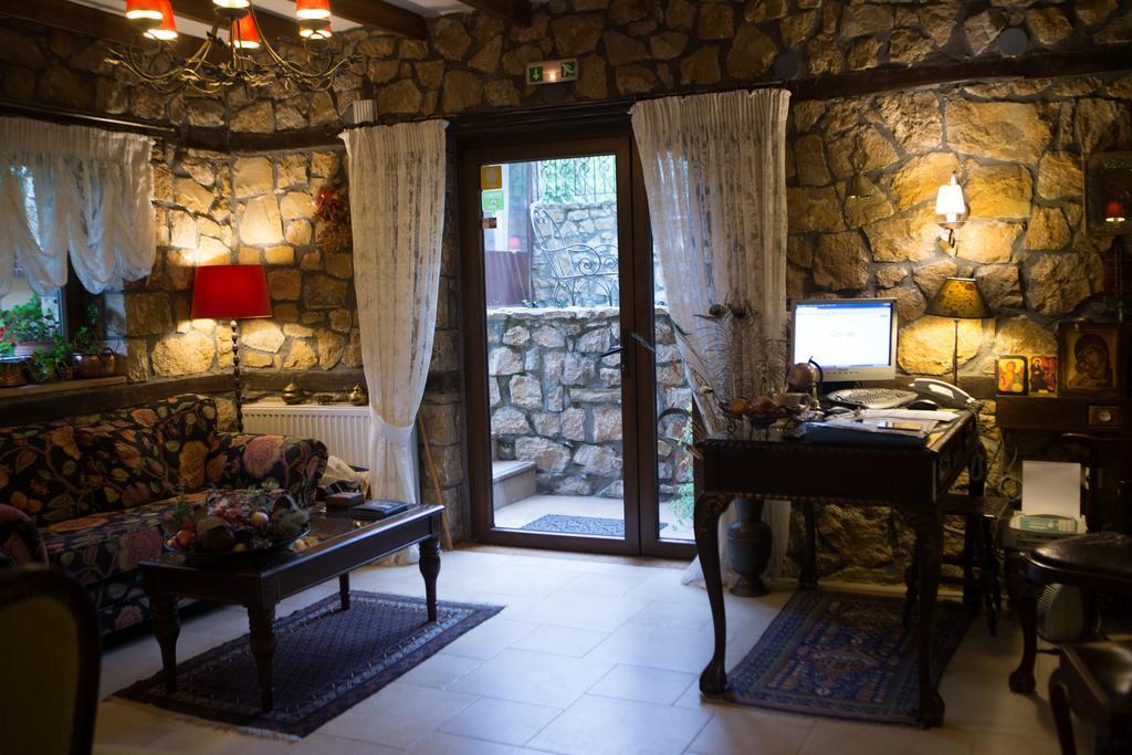 Archontiko Emmanouilidi Suites Káto Loutrákion Esterno foto
