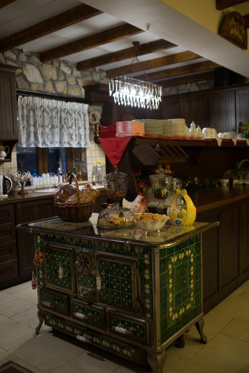 Archontiko Emmanouilidi Suites Káto Loutrákion Esterno foto